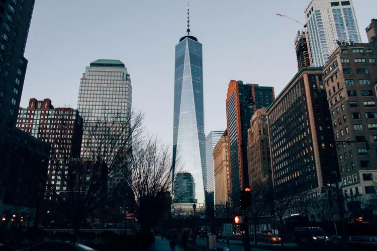 Hvordan ser den verdensberømte stålramme finansiel tårnkonstruktion ud?