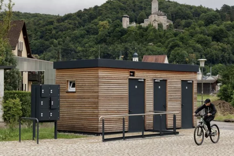Præfabrikeret offentligt toiletkonstruktion i stål