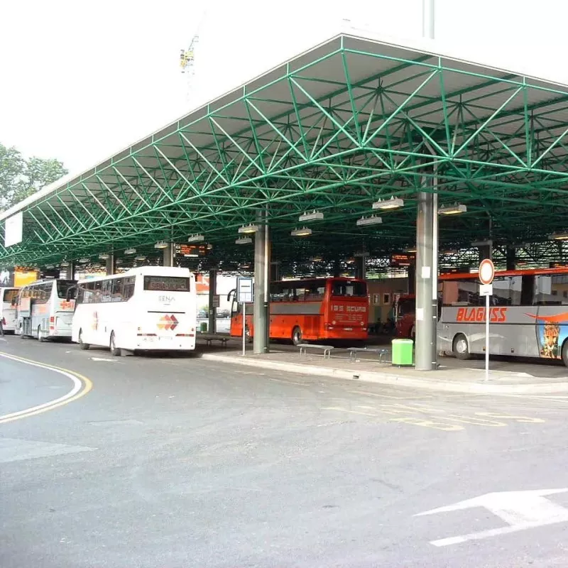Busdepot af stålkonstruktion